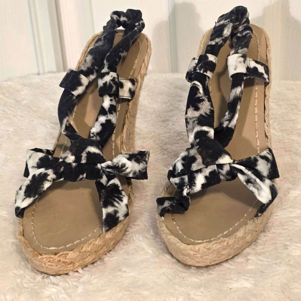 Sacred Heart Black & White  Tye Dye Wedge Shoes Size 8 Pre-Owned